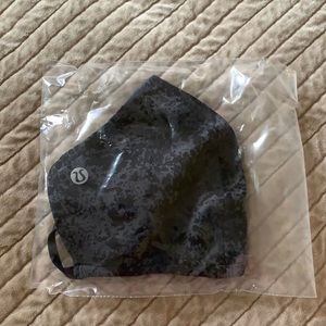 Lululemon Double Strap Face Mask